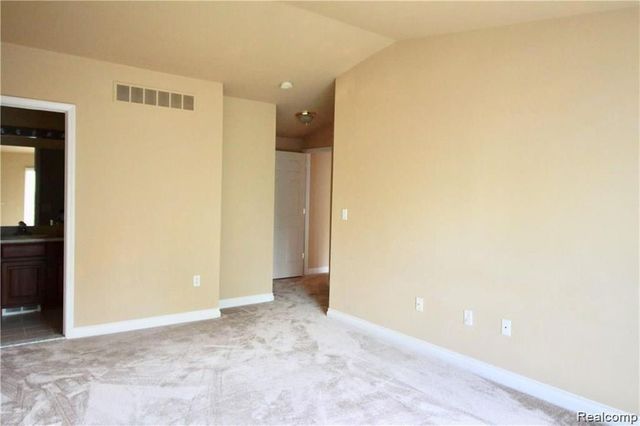 806 Red Run Drive, Troy, MI 48085