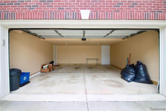 806 Red Run Drive, Troy, MI 48085