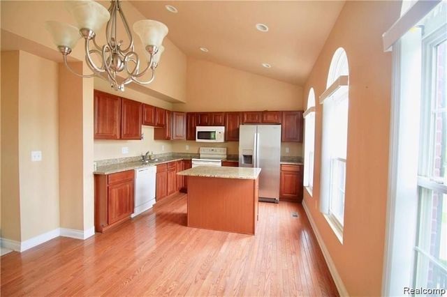 806 Red Run Drive, Troy, MI 48085