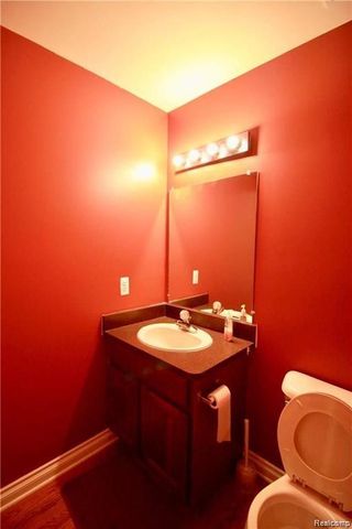 806 Red Run Drive, Troy, MI 48085