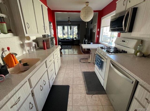 54 Camden Place, New Hyde Park, NY 11040