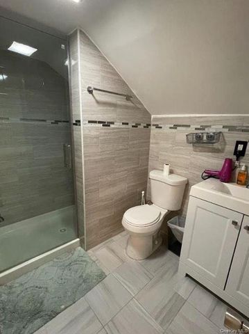 54 Camden Place, New Hyde Park, NY 11040