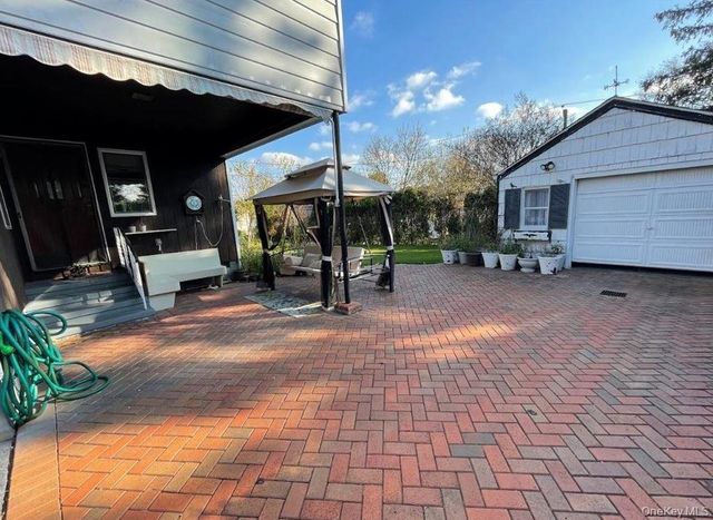 54 Camden Place, New Hyde Park, NY 11040