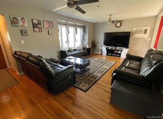 54 Camden Place, New Hyde Park, NY 11040