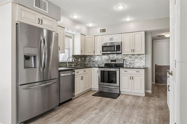 19511 WYNDMILL CIRCLE, Odessa, FL 33556