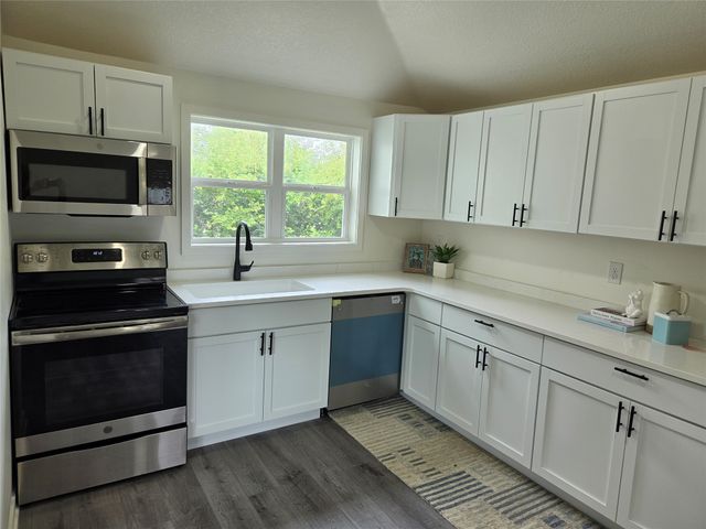 325 SW School Street, Ankeny, IA 50023