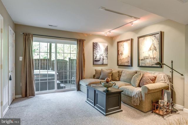 43726 CLEAR LAKE SQ, Ashburn, VA 20147