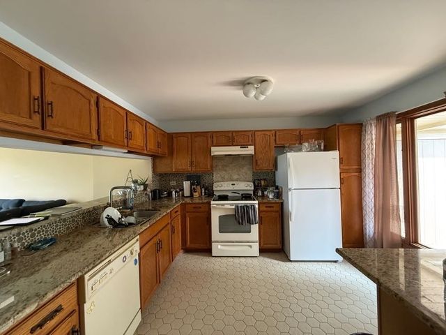 373 Goshawk Lane, Deerfield, IL 60015