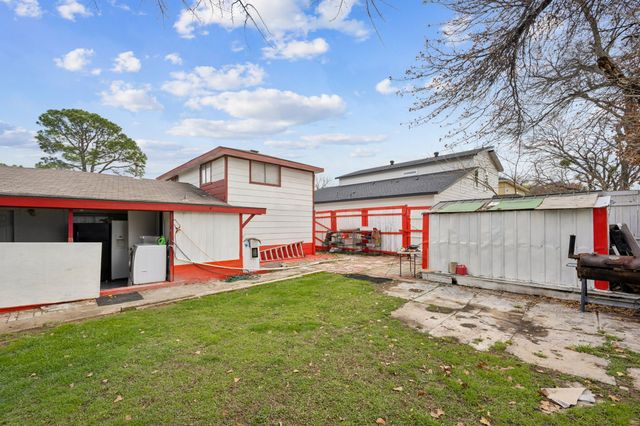 161 W Shore Drive, Lewisville, TX 75057