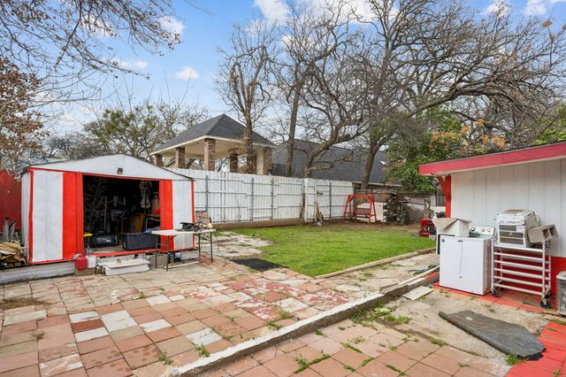 161 W Shore Drive, Lewisville, TX 75057