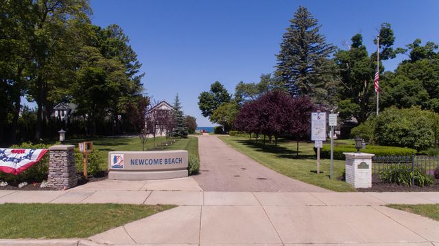 661 Meadow Drive 136, South Haven, MI 49090