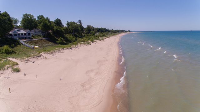661 Meadow Drive 136, South Haven, MI 49090