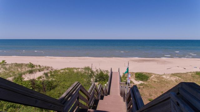 661 Meadow Drive 136, South Haven, MI 49090