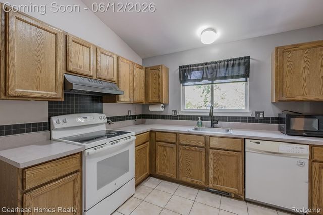 1062 Princeton Drive, Waterford Charter Township, MI 48327