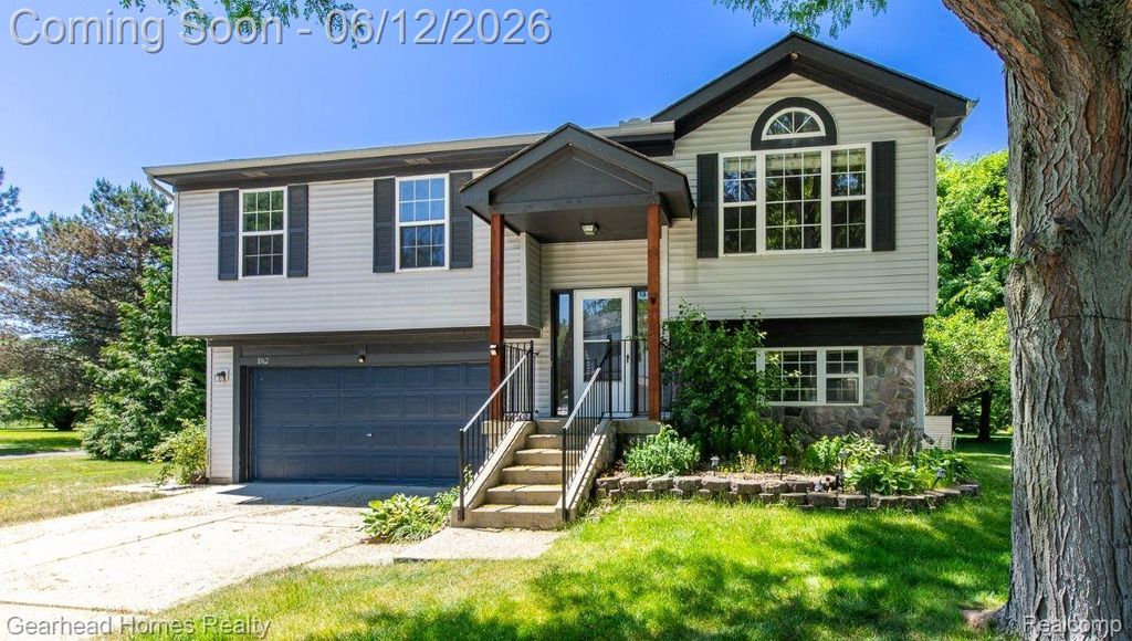1062 Princeton Drive, Waterford Charter Township, MI 48327