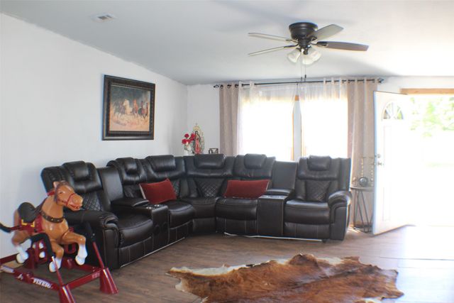 12360 Thomas Lane, Scurry, TX 75158