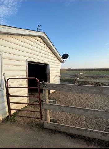 82 N 23rd Road, Peru, IL 61354