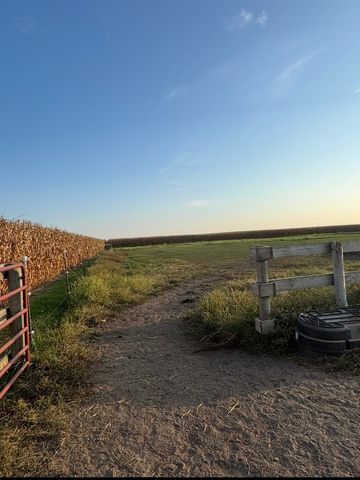 82 N 23rd Road, Peru, IL 61354