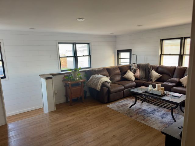 82 N 23rd Road, Peru, IL 61354