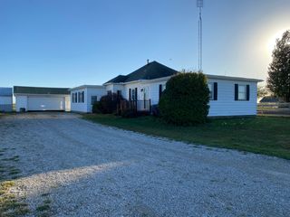 82 N 23rd Road, Peru, IL 61354