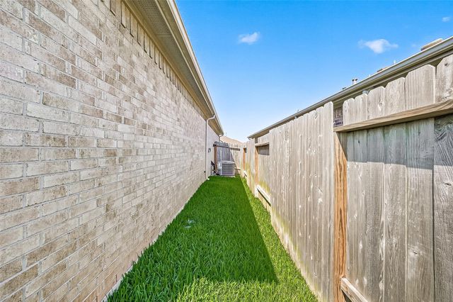 21500 Rustic Elm Drive, New Caney, TX 77357