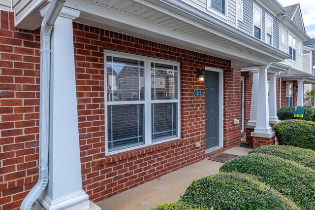 1011 Somerset Springs Dr, Spring Hill, TN 37174