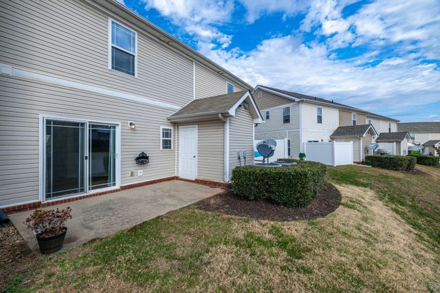 1011 Somerset Springs Dr, Spring Hill, TN 37174