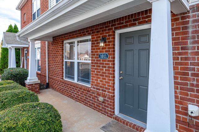 1011 Somerset Springs Dr, Spring Hill, TN 37174