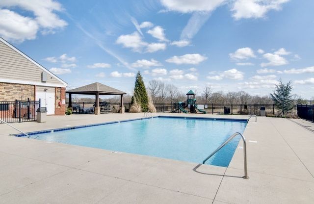 1011 Somerset Springs Dr, Spring Hill, TN 37174