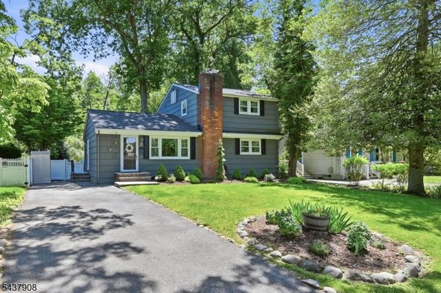 36 Calumet Ave, Oakland Boro, NJ 07436