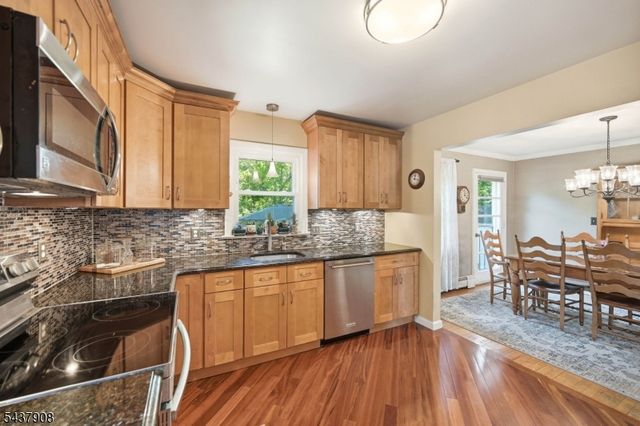 36 Calumet Ave, Oakland Boro, NJ 07436