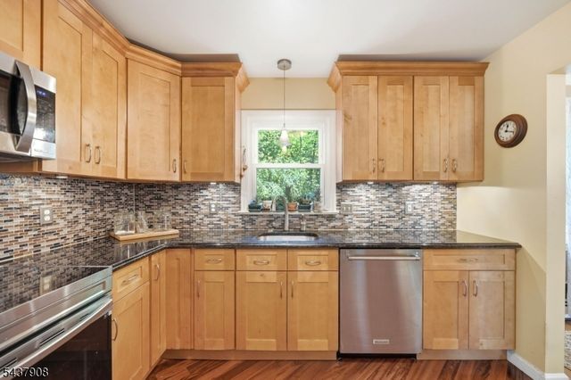 36 Calumet Ave, Oakland Boro, NJ 07436