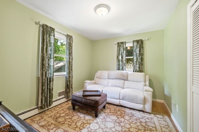 36 Calumet Ave, Oakland Boro, NJ 07436