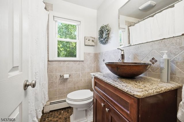 36 Calumet Ave, Oakland Boro, NJ 07436