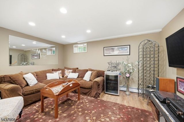 36 Calumet Ave, Oakland Boro, NJ 07436