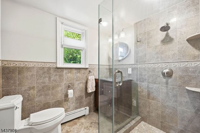 36 Calumet Ave, Oakland Boro, NJ 07436