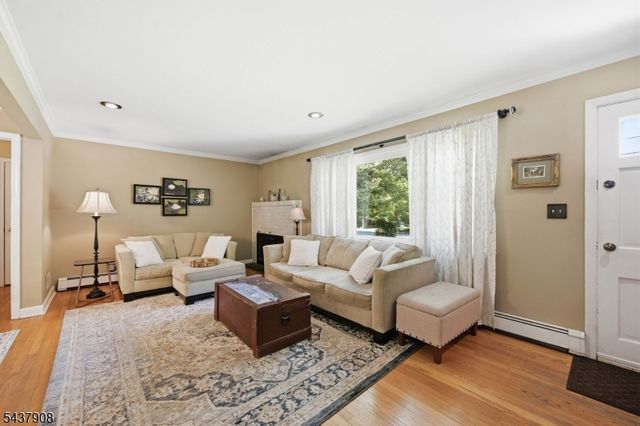 36 Calumet Ave, Oakland Boro, NJ 07436