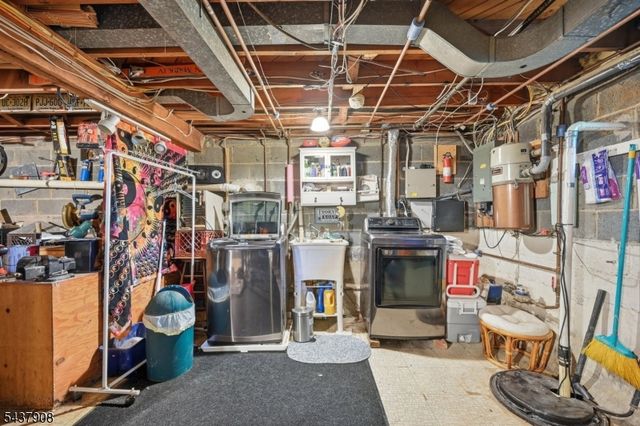 36 Calumet Ave, Oakland Boro, NJ 07436