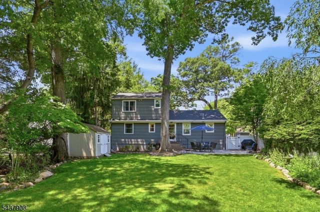 36 Calumet Ave, Oakland Boro, NJ 07436