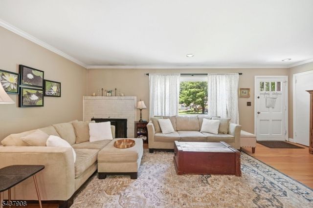 36 Calumet Ave, Oakland Boro, NJ 07436