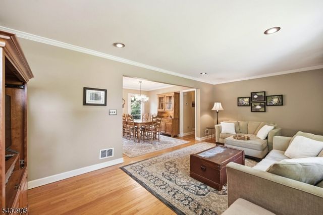 36 Calumet Ave, Oakland Boro, NJ 07436