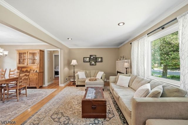 36 Calumet Ave, Oakland Boro, NJ 07436