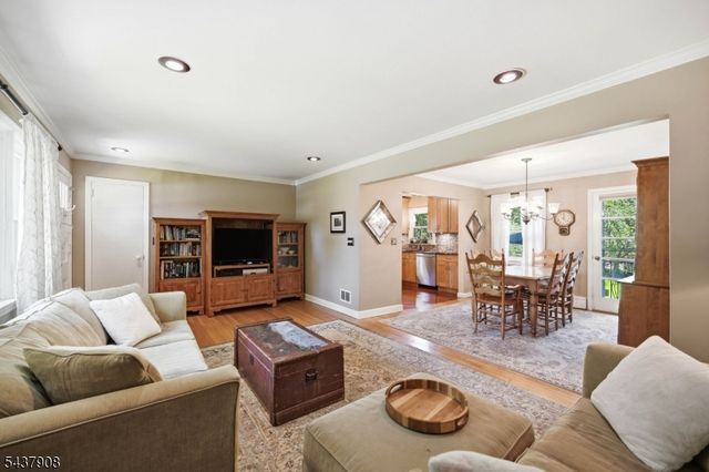 36 Calumet Ave, Oakland Boro, NJ 07436