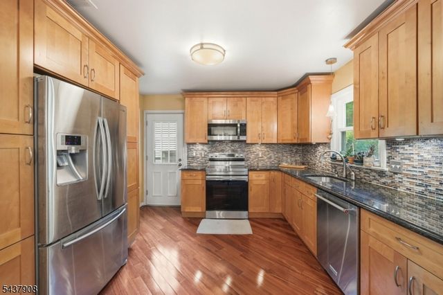36 Calumet Ave, Oakland Boro, NJ 07436