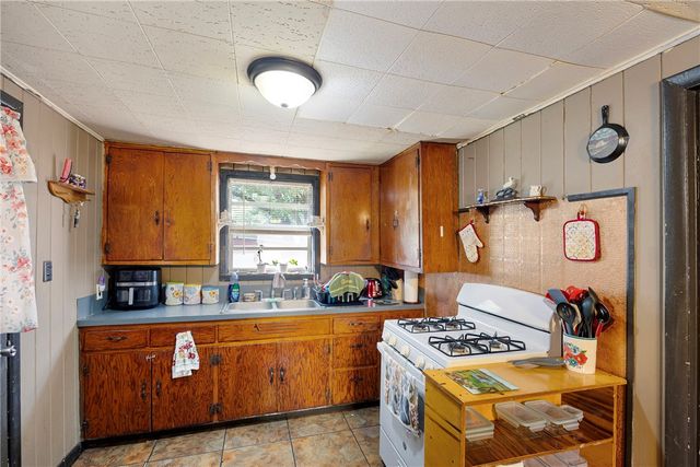 814 E J Street, Russellville, AR 72801