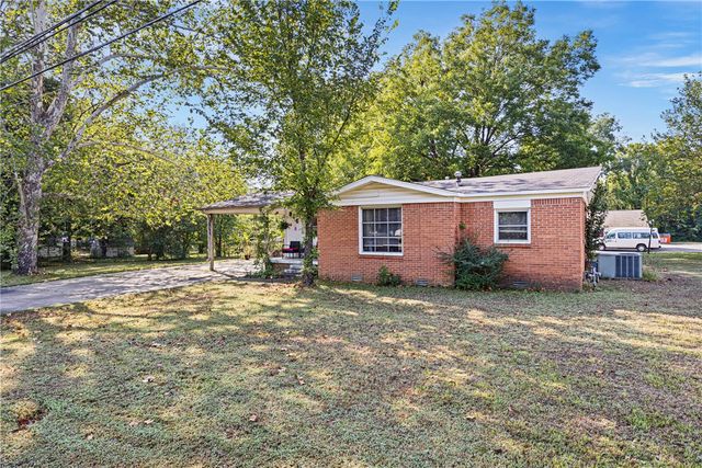 814 E J Street, Russellville, AR 72801