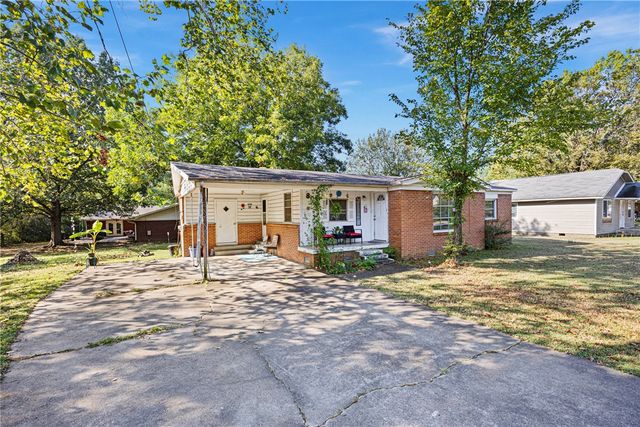 814 E J Street, Russellville, AR 72801