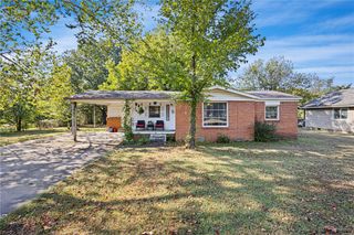 814 E J Street, Russellville, AR 72801