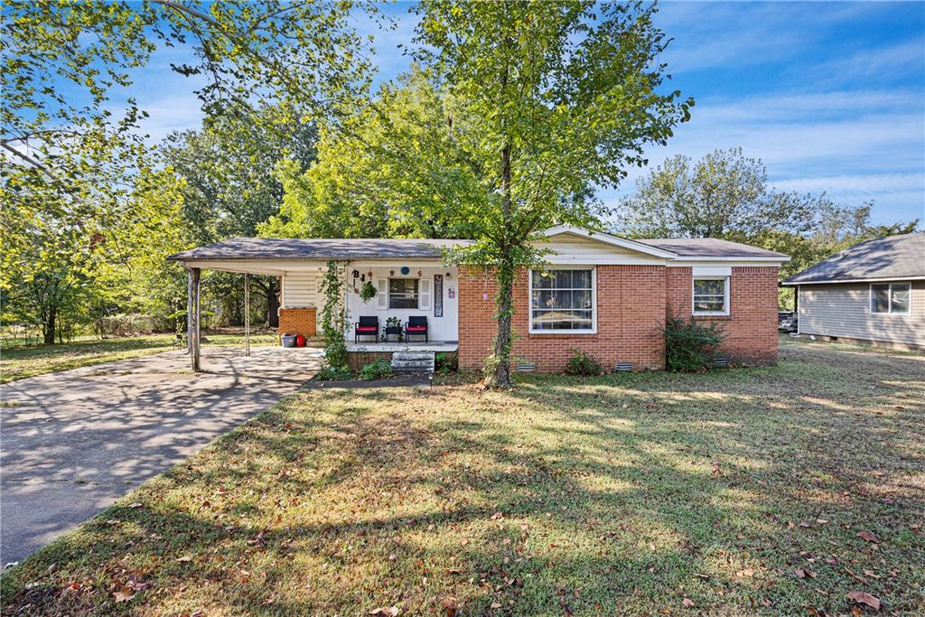 814 E J Street, Russellville, AR 72801