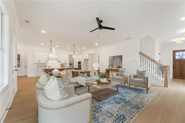 208 Knollwood Bend, Canton, GA 30115